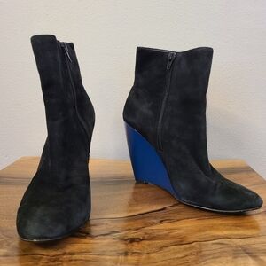 Pour la Victoire Ravel Suede Black & Blue Wedge Booties